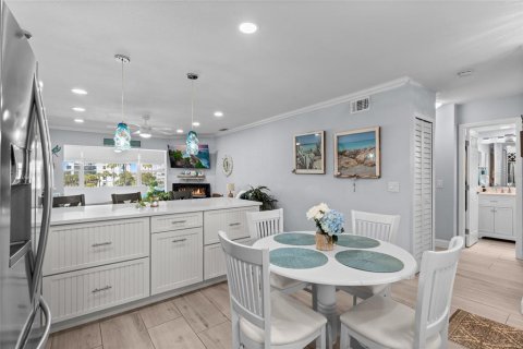 Condo in South Pasadena, Florida, 1 bedroom № 2099627 - photo 15