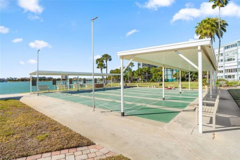 Condo in South Pasadena, Florida, 1 bedroom № 2099627 - photo 26