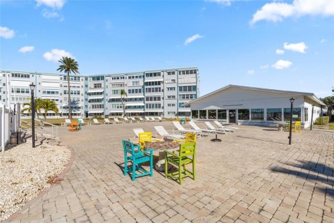 Condo in South Pasadena, Florida, 1 bedroom № 2099627 - photo 28