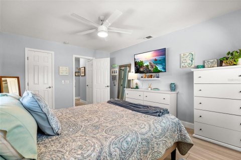 Condo in South Pasadena, Florida, 1 bedroom № 2099627 - photo 21