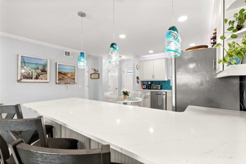 Condo in South Pasadena, Florida, 1 bedroom № 2099627 - photo 3