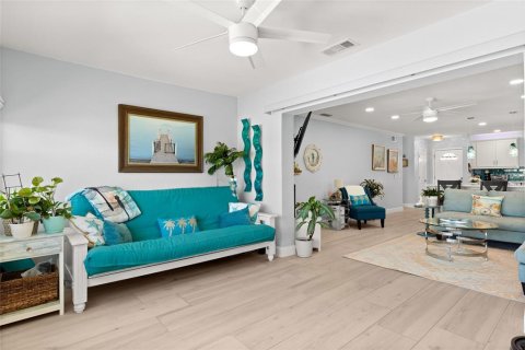 Condo in South Pasadena, Florida, 1 bedroom № 2099627 - photo 4