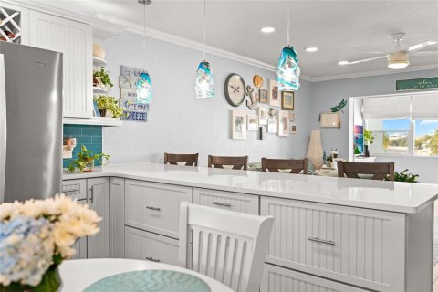 Condo in South Pasadena, Florida, 1 bedroom № 2099627 - photo 14