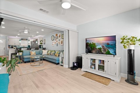 Condo in South Pasadena, Florida, 1 bedroom № 2099627 - photo 6