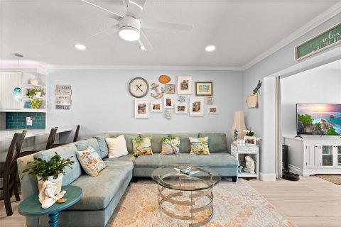 Condo in South Pasadena, Florida, 1 bedroom № 2099627 - photo 9
