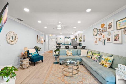Condo in South Pasadena, Florida, 1 bedroom № 2099627 - photo 10
