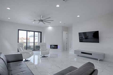 House in Orlando, Florida 4 bedrooms, 323.39 sq.m. № 2227041 - photo 11