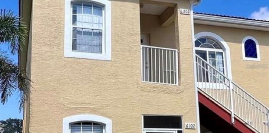 House in Kissimmee, Florida 2 bedrooms, 91.14 sq.m. № 2167150