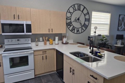 House in Kissimmee, Florida 2 bedrooms, 91.14 sq.m. № 2167150 - photo 2