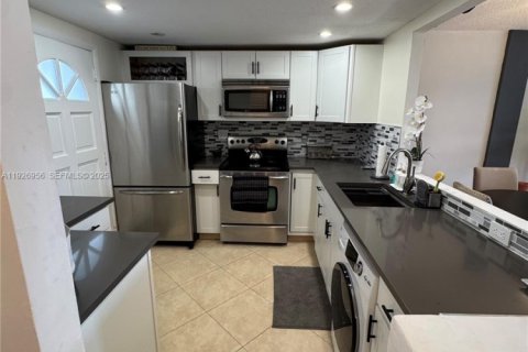 Снять в аренду кондоминиум в Норт-Майами-Бич, Флорида 1 спальня, 75.44м2, № 1987967 - фото 10