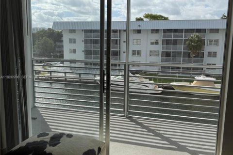 Снять в аренду кондоминиум в Норт-Майами-Бич, Флорида 1 спальня, 75.44м2, № 1987967 - фото 4