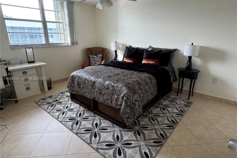 Снять в аренду кондоминиум в Норт-Майами-Бич, Флорида 1 спальня, 75.44м2, № 1987967 - фото 13