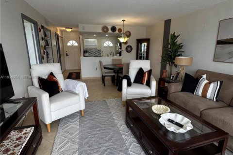 Снять в аренду кондоминиум в Норт-Майами-Бич, Флорида 1 спальня, 75.44м2, № 1987967 - фото 5