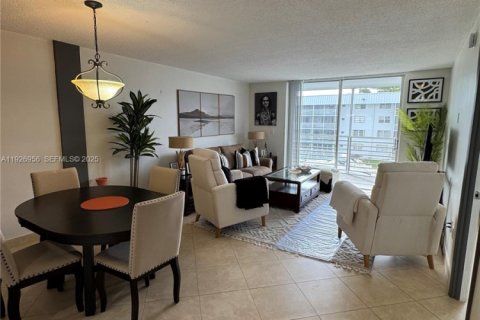 Снять в аренду кондоминиум в Норт-Майами-Бич, Флорида 1 спальня, 75.44м2, № 1987967 - фото 6