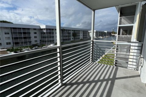 Снять в аренду кондоминиум в Норт-Майами-Бич, Флорида 1 спальня, 75.44м2, № 1987967 - фото 1