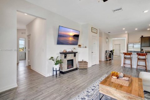 Villa ou maison à vendre à Cape Coral, Floride: 4 chambres № 2006549 - photo 17