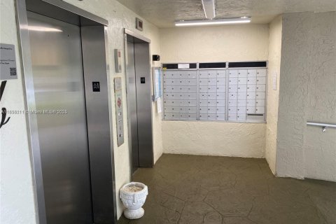 Condominio en venta en Pompano Beach, Florida, 2 dormitorios, 107.77 m2 № 1977824 - foto 2