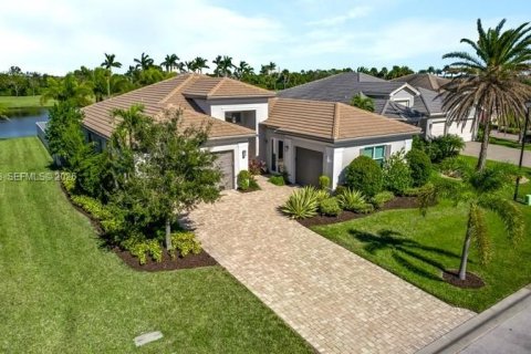 Villa ou maison à vendre à Port St. Lucie, Floride: 3 chambres, 239.69 m2 № 2146493 - photo 2