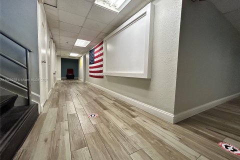 Commercial property in Hollywood, Florida № 1706634 - photo 7