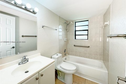 Condo in Miami, Florida, 2 bedrooms  № 1702222 - photo 13