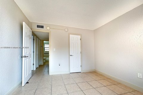Condo in Miami, Florida, 2 bedrooms  № 1702222 - photo 14
