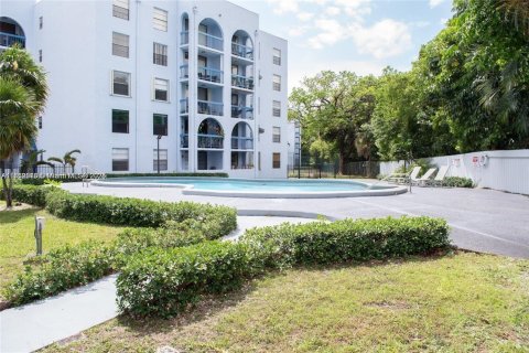Condo in Miami, Florida, 2 bedrooms  № 1702222 - photo 3