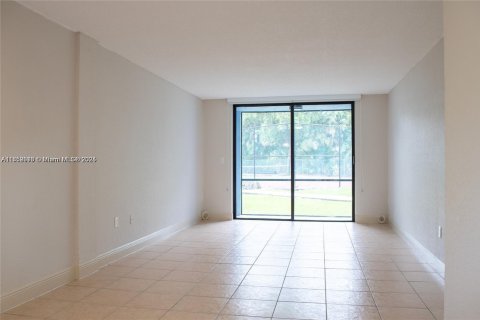 Condo in Miami, Florida, 2 bedrooms  № 1702222 - photo 6
