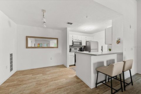 Condominio en alquiler en Lakewood Ranch, Florida, 2 dormitorios, 100.33 m2 № 2283405 - foto 14