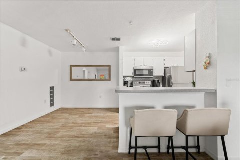 Condominio en alquiler en Lakewood Ranch, Florida, 2 dormitorios, 100.33 m2 № 2283405 - foto 16