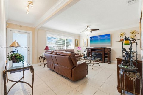 Casa en venta en Miami, Florida, 4 dormitorios, 173.17 m2 № 2007426 - foto 6