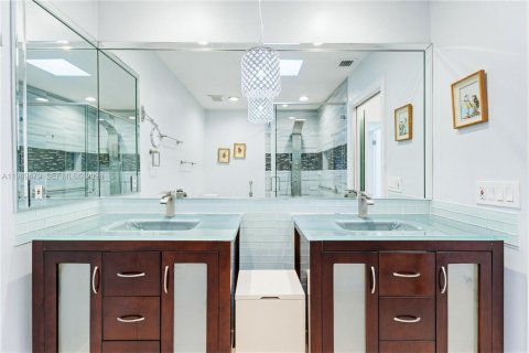 Casa en venta en Miami, Florida, 4 dormitorios, 173.17 m2 № 2007426 - foto 24