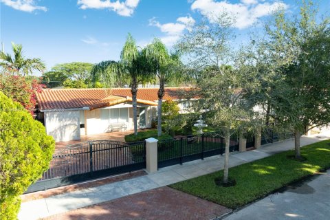 Casa en venta en Miami, Florida, 4 dormitorios, 173.17 m2 № 2007426 - foto 4