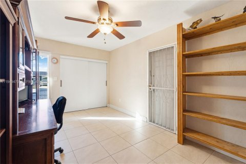 Casa en venta en Miami, Florida, 4 dormitorios, 173.17 m2 № 2007426 - foto 9