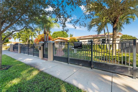 Casa en venta en Miami, Florida, 4 dormitorios, 173.17 m2 № 2007426 - foto 3