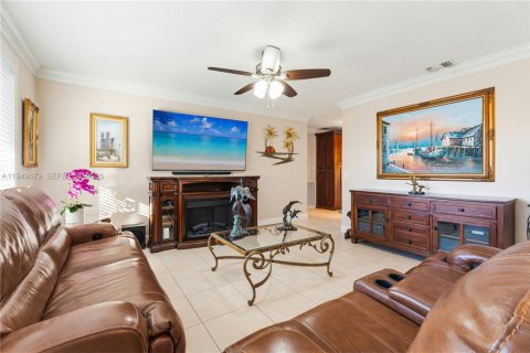 Casa en venta en Miami, Florida, 4 dormitorios, 173.17 m2 № 2007426 - foto 5