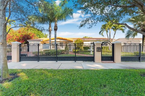 Casa en venta en Miami, Florida, 4 dormitorios, 173.17 m2 № 2007426 - foto 2
