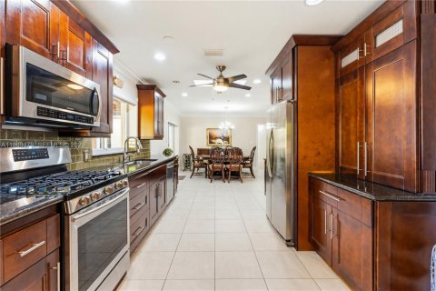 Casa en venta en Miami, Florida, 4 dormitorios, 173.17 m2 № 2007426 - foto 18