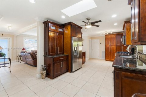 Casa en venta en Miami, Florida, 4 dormitorios, 173.17 m2 № 2007426 - foto 16