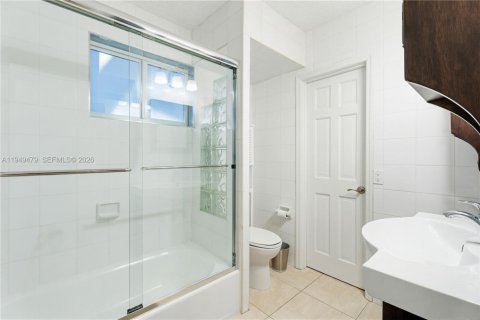 Casa en venta en Miami, Florida, 4 dormitorios, 173.17 m2 № 2007426 - foto 26