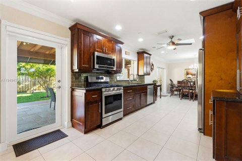 Casa en venta en Miami, Florida, 4 dormitorios, 173.17 m2 № 2007426 - foto 11