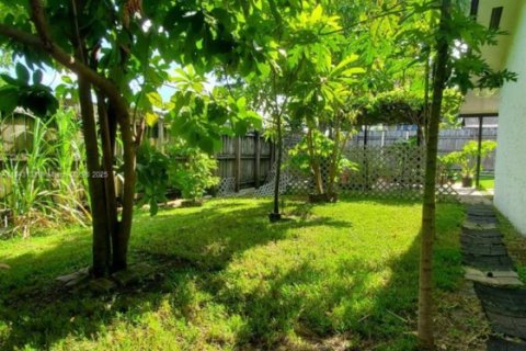 Casa en venta en Miami, Florida, 3 dormitorios, 135.92 m2 № 1939981 - foto 27