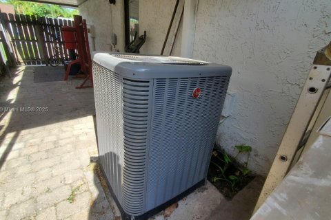 Купить виллу или дом в Майами, Флорида 1 комната, 135.92м2, № 1939981 - фото 30