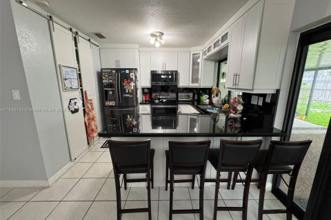 Casa en venta en Miami, Florida, 3 dormitorios, 135.92 m2 № 1939981 - foto 6