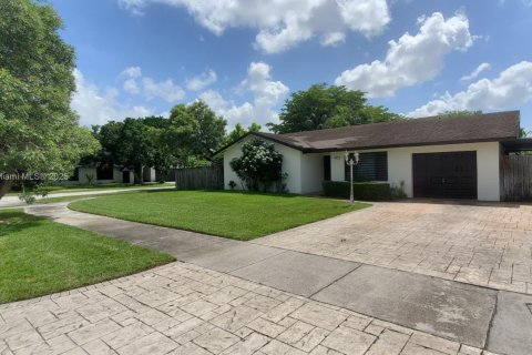 Купить виллу или дом в Майами, Флорида 1 комната, 135.92м2, № 1939981 - фото 2