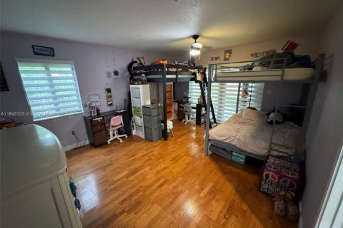 Casa en venta en Miami, Florida, 3 dormitorios, 135.92 m2 № 1939981 - foto 13