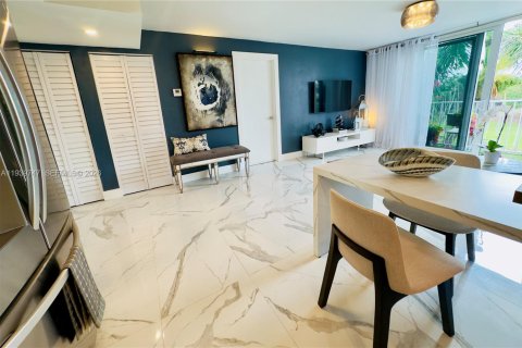 Condominio en venta en Miami, Florida, 2 dormitorios, 83.52 m2 № 2152678 - foto 4