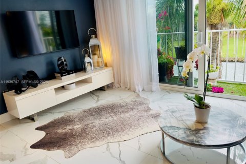 Condominio en venta en Miami, Florida, 2 dormitorios, 83.52 m2 № 2152678 - foto 3