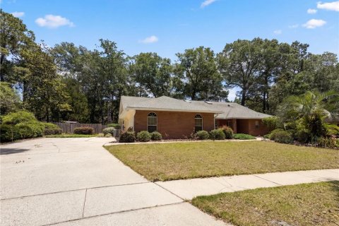 House in DeLand, Florida 3 bedrooms, 185.06 sq.m. № 2100175