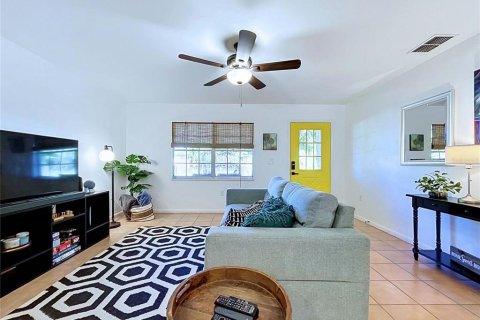 House in Bradenton, Florida 3 bedrooms, 102.84 sq.m. № 2303342 - photo 9