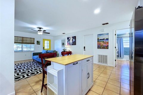 House in Bradenton, Florida 3 bedrooms, 102.84 sq.m. № 2303342 - photo 14